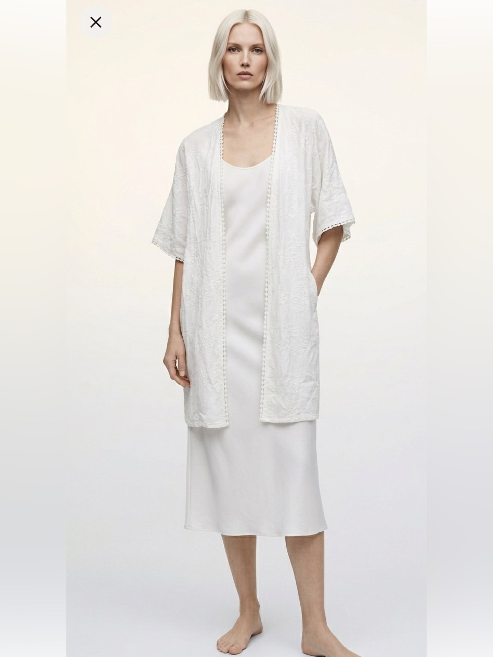 Delicate White Floral Embroidered Short Sleeve Duster Size Medium Cotton